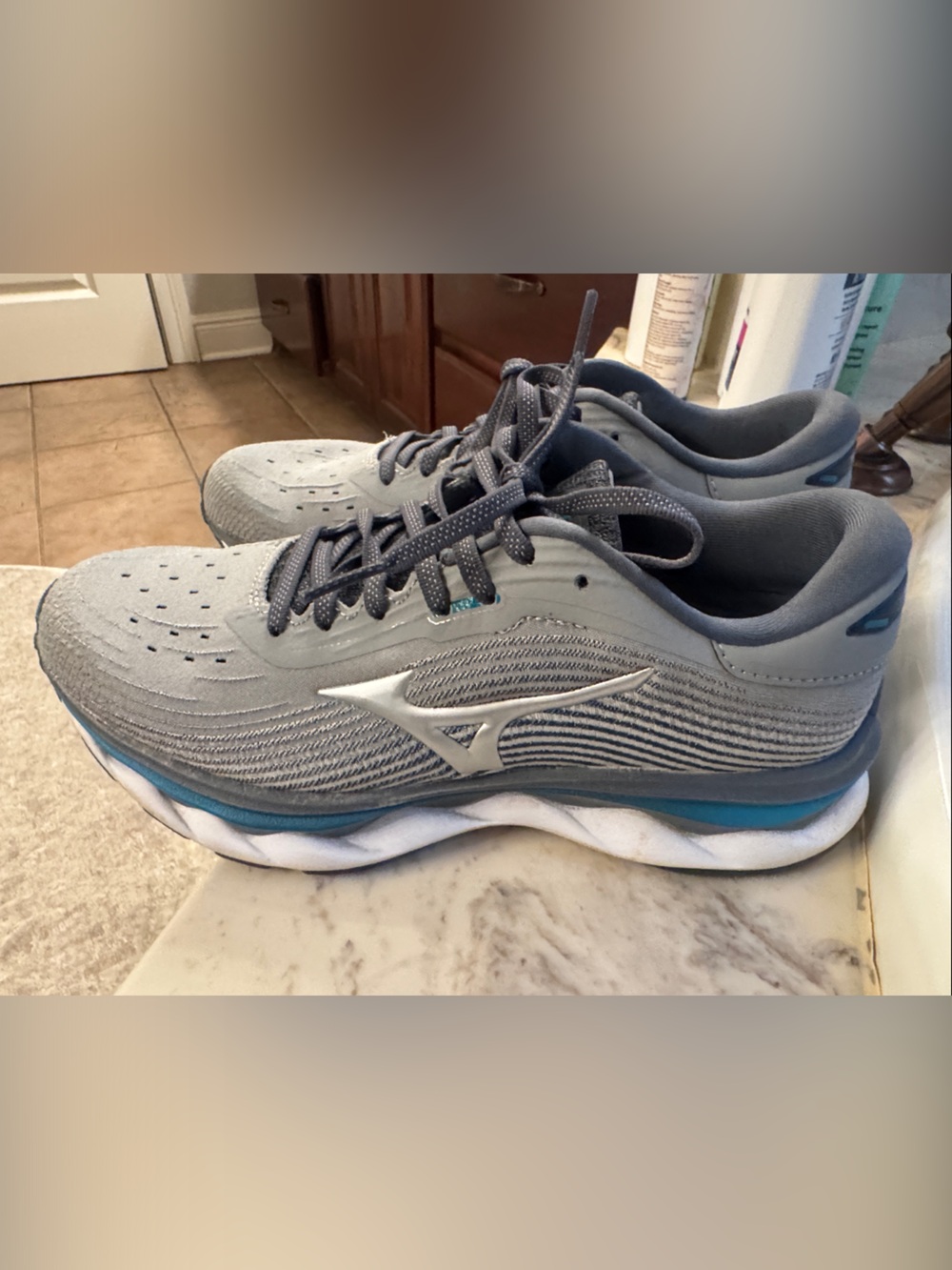 Mizuno Gray and Blue Women’s Running Sneakers